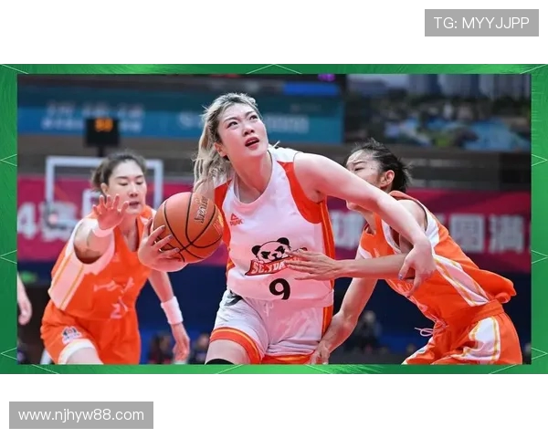 亚特兰大梦与康涅的激烈对决展现女篮实力与团队默契